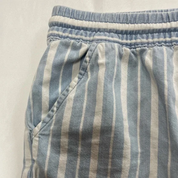 Aerie blue and white stripper cotton shorts, ver soft and light weight. - Picture 4 of 5